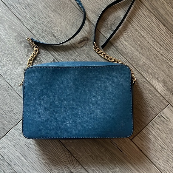 Michael Kors Jet Set Large Saffiano Leather Crossbody Bag - blue with gold chain - Picture 3 of 3